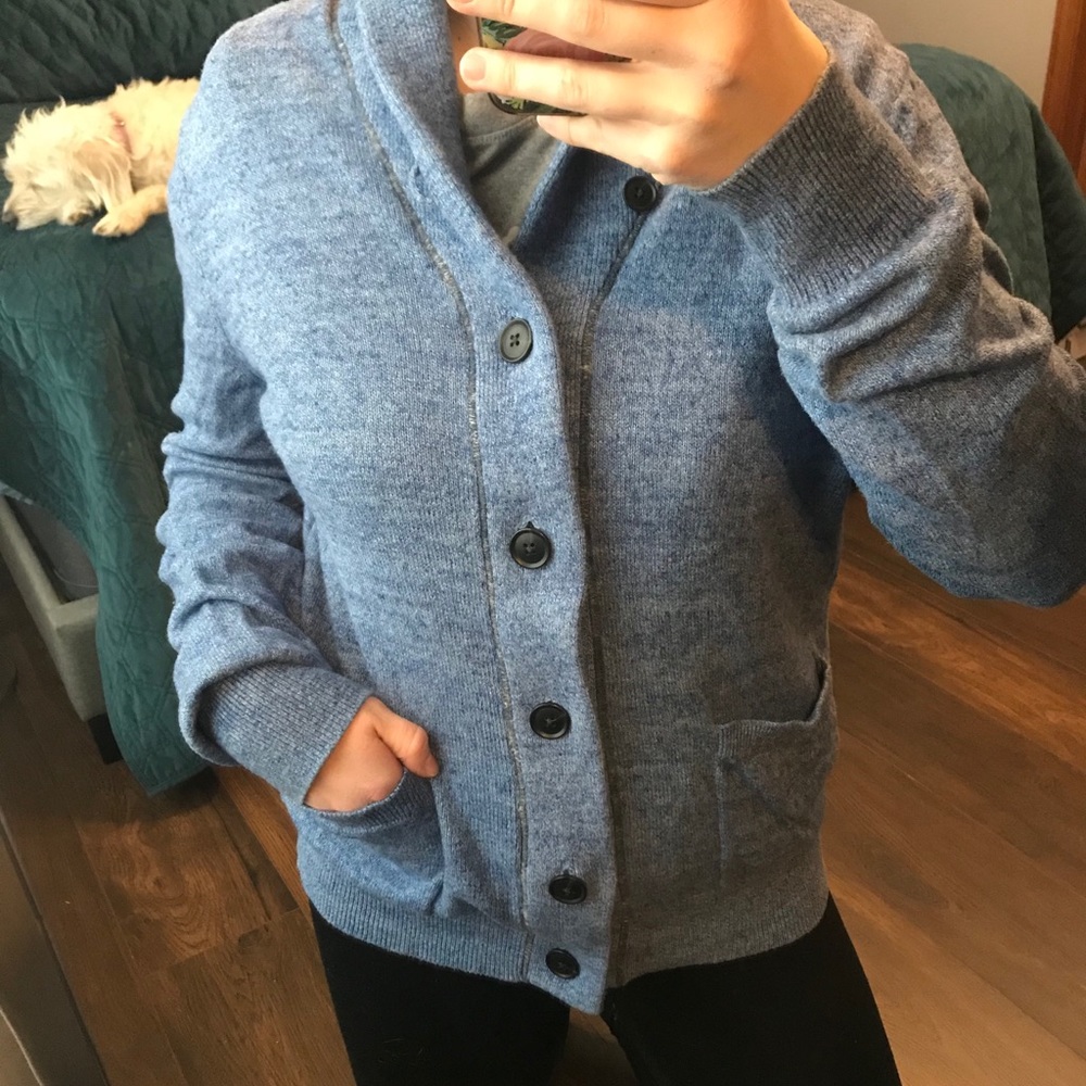 Gap Men’s blue button-up cardigan
